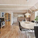 4 Bedroom Gorgeous In 度假居 *