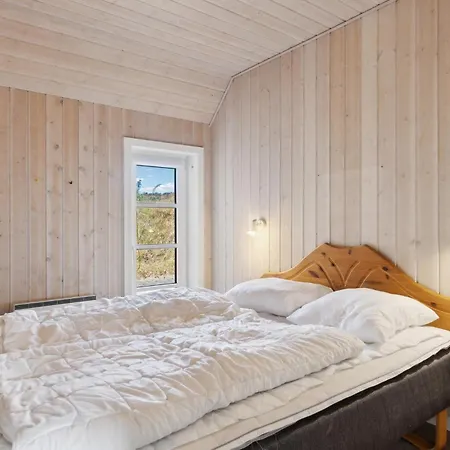 4 Bedroom Gorgeous In Vakantiehuis Romo